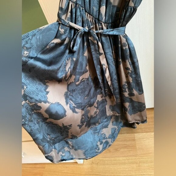 Elegant Camouflage Sleeveless Dress - Picture 4 of 6